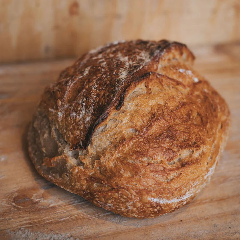 Surdeigsbrød med havre, toppet med valmue
